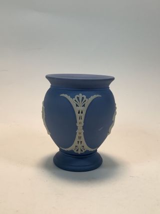 Wedgewood Queensware Cream On Lavendar 4 Inch Vase / Pot 2