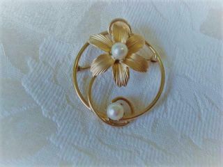 Vintage Gold Tone Circle Pin Brooch With Faux Pearls And Flower