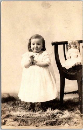 Vintage Rppc Studio Real Photo Postcard Happy Little Girl / Doll On Chair - 1915