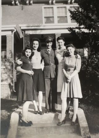 Vintage Ww2 1944 Photo Pretty Young Ladies Pose Us Soldier Waldorf Maryland