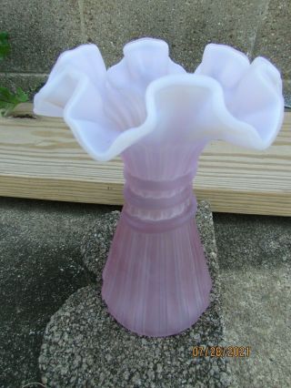 Fenton Wheat Vase Pre - 70s White Ruffle Top With Pink - Mauve Overlay