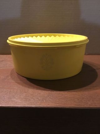 Vintage Tupperware Round Gold - Yellow Canister 1204 - 6 Push Lid 8 " X 3 1/2 " Vg