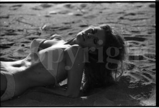 Raquel Welch Breathtaking Sexy Bikini Pin Up 35mm Camera Negative