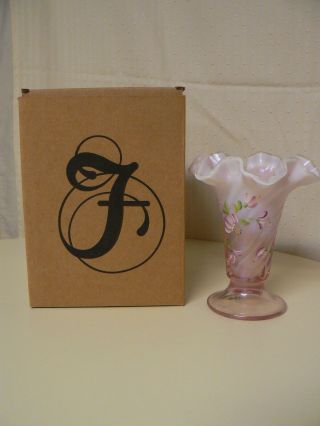 Fenton Glass Vase Rosemilk Stretch 4073 J8 Signed By Shelley Fenton 5.  5 " H Usa