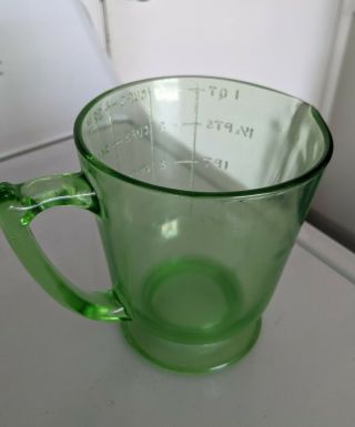 VINTAGE GREEN DEPRESSION URANIUM GLASS 1 QUART 4 CUP FOOTED MEASURING CUP WOW 3