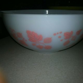 Vintage Pyrex Pink Gooseberry 2.  5 Qt Mixing Bowl.  Stored &