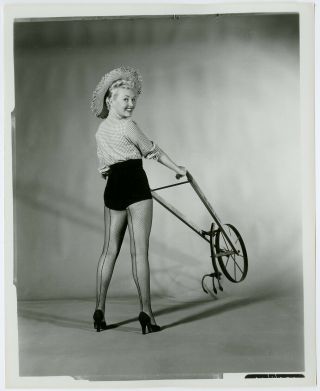 Backseam Stockings Country Betty Grable Frank Worth Pin - Up Photograph
