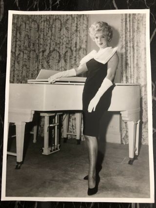Vintage 1956 Marilyn Monroe 6.  5x8 Photo