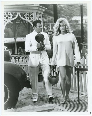 Sharon Tate And Tony Curtis In Don 