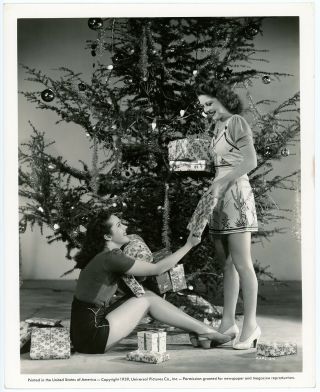 Universal Pictures Starlets Exchanging Christmas Gifts 1939 Photograph