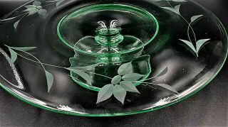 Vintage ETCHED GREEN URANIUM DEPRESSION GLASS CAKE STAND / CAKE PLATE 2