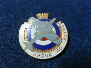 Orig Vintage Rcaf Lapel Badge " Cold Lake Curling Club " Royal Canadian Air Force