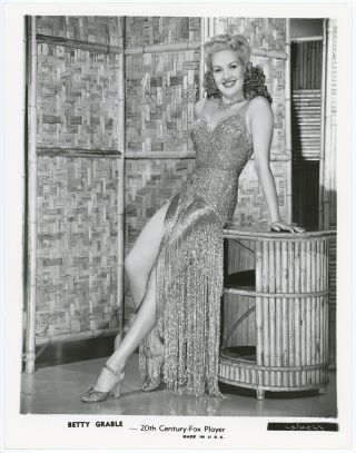 Betty Grable & Her Million Dollar Legs 1942 Pin - Up Glamour Photograph