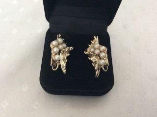 Vintage Flower Style Faux Pearl Cluster Gold Clip On Earrings