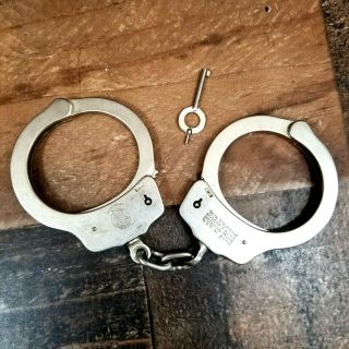 Vintage Smith And Wesson Police Type Handcuffs With Key Sn 264198