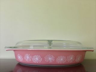 Vintage Pyrex Pink White Daisy Vintage Bakewear 1.  5 Quart Divided Dish With Lid