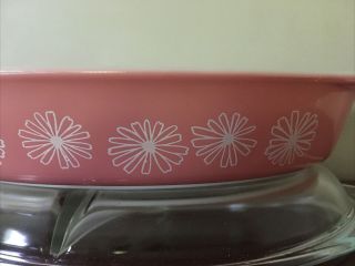 Vintage Pyrex Pink White Daisy Vintage Bakewear 1.  5 Quart Divided Dish With Lid 3