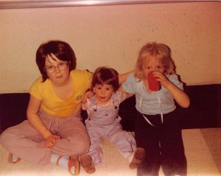 Vtg Color Photo 1980s Pretty Girls With Little Boy Children Sitting Floor 12