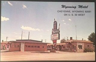 Vintage Postcard Wyoming Motel Cheyenne Wyoming U.  S.  30 B14