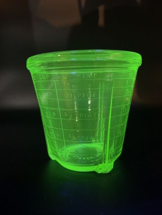Vintage ￼uranium Vaseline Green Glass ￼￼ Measuring Cup 2 Cups ￼￼ Glows