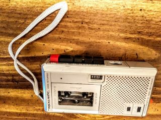 Vintage Radio Shack Realistic Va Micro - 18 Microcassette Tape Recorder/player.