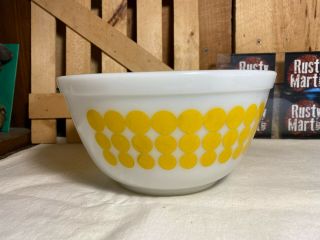 Vintage Pyrex 1 1/2 Quart Yellow Polka Dot Mixing Bowl 402