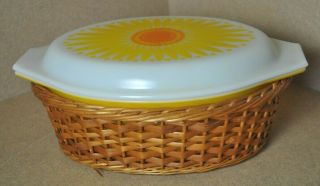 Vintage Pyrex 2.  5 Qt Sunflower Casserole Dish W/ Lid & Wicker Basket