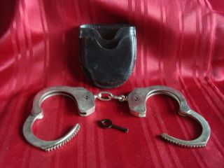 Vintage Sile Police Security Guard Handcuffs 4538 W/key & Blk Leather Case