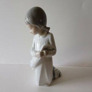 Vintage Nao Lladro Girl In White Nightgown With Blanket 10 " T
