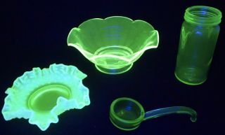 (4) Pc Green Depression Uranium Vaseline Glass Bowls Hazel Atlas Jar Ladle