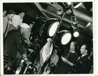Zasu Pitts Director Ray Enright Camera Crew Candid Studio Set Vintage 1936 Photo