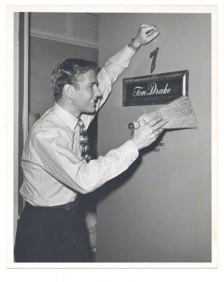 Tom Drake 1948 Universal Studios Candid 8x10 Dressing Room Dbw