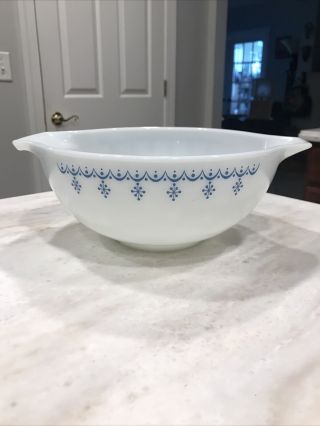 Vintage Pyrex Snowflake Blue Garland Cinderella Nesting Bowl White 443 2 - 1/2 Qt.