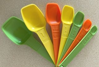 Vintage Tupperware Measuring Spoons Green Yellow Orange Complete Set Of 7 W/ring