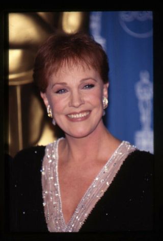 Julie Andrews Smiling By Academy Award Oscar Statue 35mm Transparency