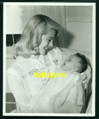 Lana Turner With Her Baby Cheryl Crane Vintage 8x10 Photo 1943