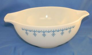 Vintage Pyrex 443 2 1/2 Qt Snowflake Garland Blue & White Mixing Bowl