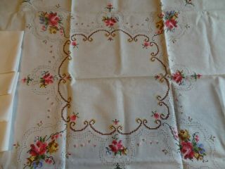 Vintage Embroidered Square Tablecloth & 4 Matching Napkins Brode’ Main