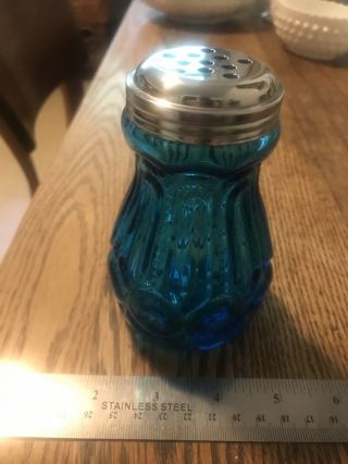 L E Smith Moon And Stars Colonial Blue 5 " Glass Cheese Or Sugar Shaker Metal Lid
