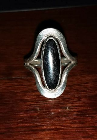 Sterling Silver Ring W/elongated Black Onyx Channel - Set Stone Marked 925 Sz 8 Ec