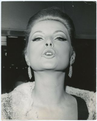 Italian Blonde Glamour Girl Virna Lisi 1965 Movie Premiere Photograph