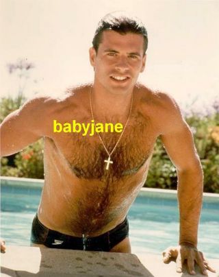 033 Lorenzo Lamas Sexy Wet Hairy Chest Climbing Out Of Pool Photo