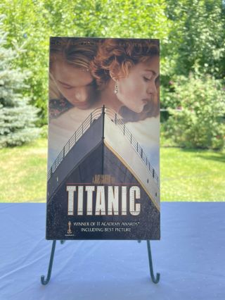 Titanic (on 2 Vhs Tapes 1998) Leonardo Dicaprio Kate Winslet Vintage Pre - Owned