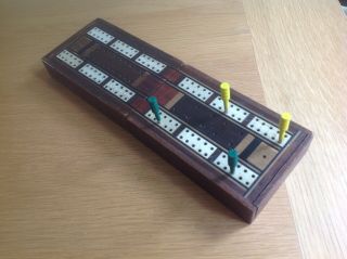 A Vintage Box Inlaid Wooden Folding Cribbage Board With Pegs & Rider Back Cards