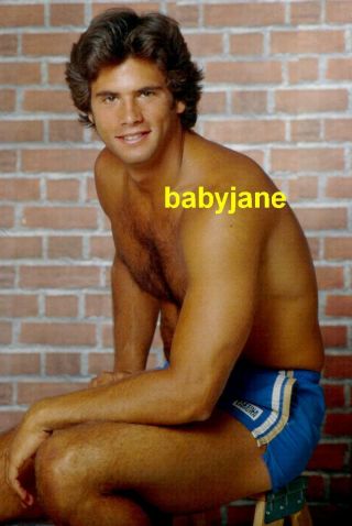 023 Lorenzo Lamas Sexy Hairy Chest In Shorts Color Photo