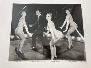 " Les Girls " 1957 Gene Kelly Mitzi Gaynor Kay Kendall & Taina Elg B&w Movie Photo