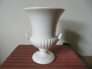 Vintage Classic White Wedgwood Of Etruria & Barlaston Ribbed Urn Vase 1965