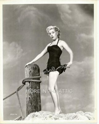 Young Sexy Leggy Busty Barefoot Gloria Dehaven Wants To Float Your Boat