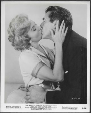 Rhonda Fleming Victor Mature The Big Circus 1950s Photo Kissing