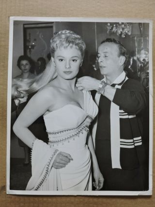 Rossana Podesta With Costume Designer Emilio Schubert Busty Candid Photo 1954